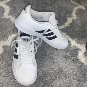 Adidas Sneakers